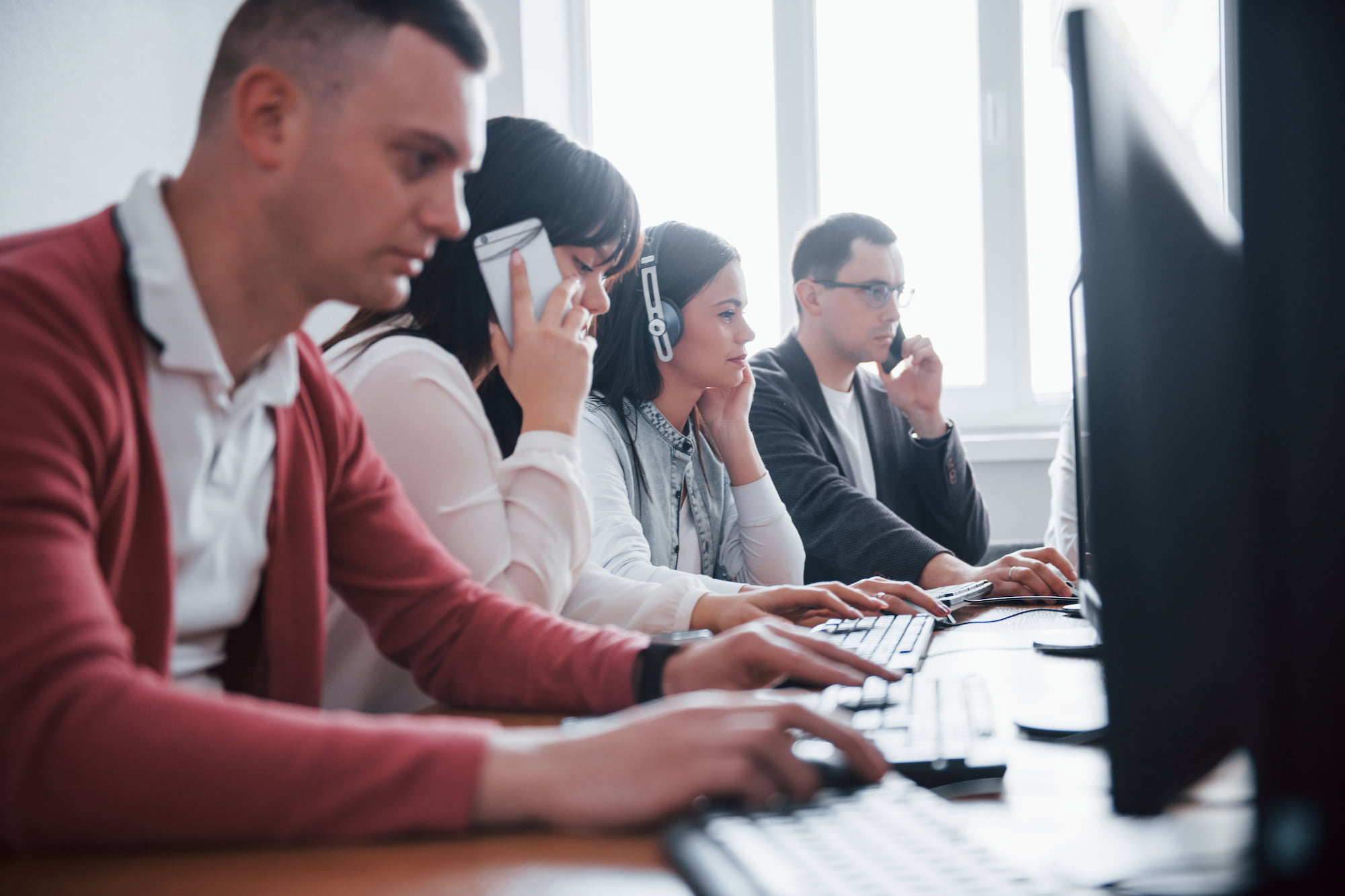 Tudo sobre call center: o que é e como criar um setor para ter sucesso com o atendimento?