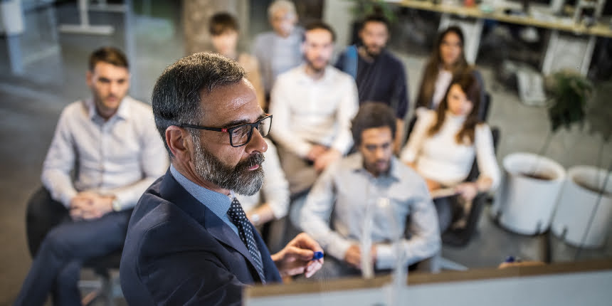 Como preparar a equipe de atendimento para a sazonalidade de vendas?